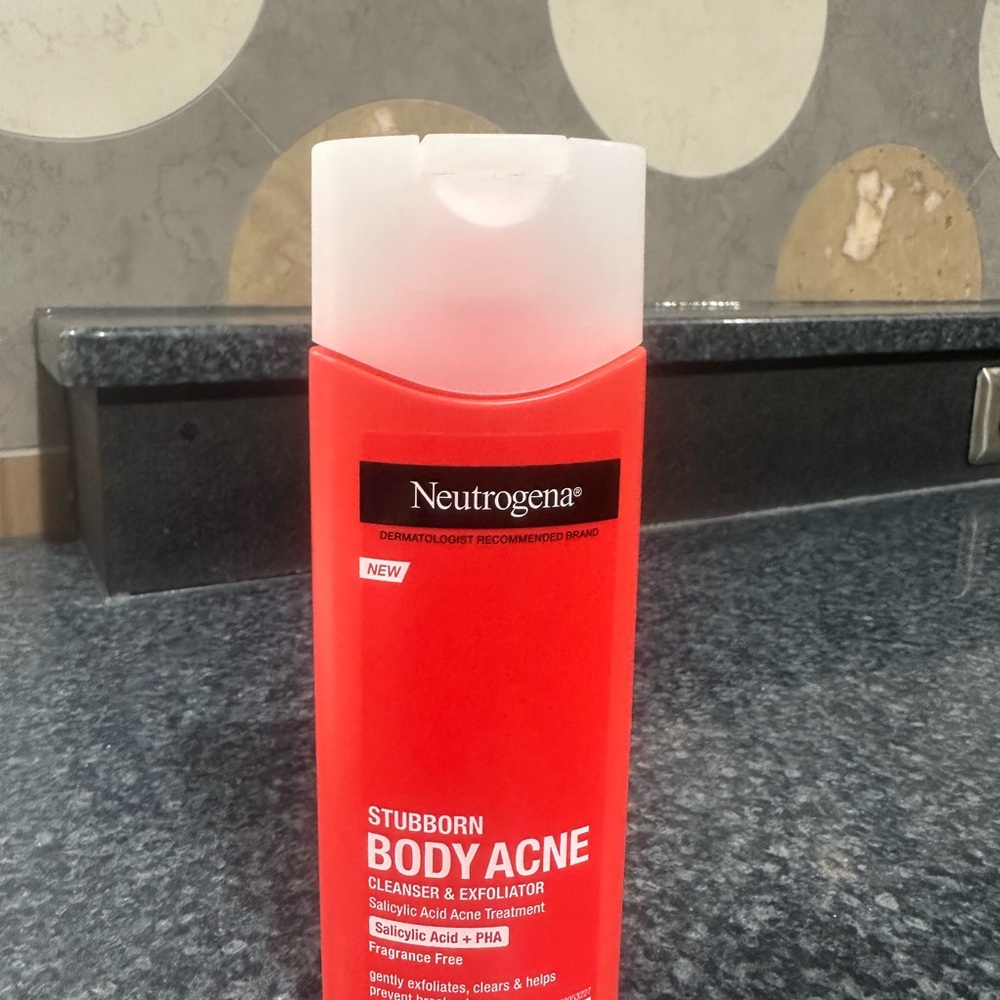 Neutrogena Stubborn Body Acne Cleanser in Bold Red